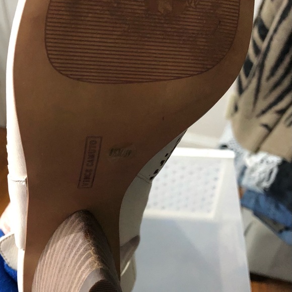 Size 8.5 Vince Camuto Bone color wedges - Picture 5 of 5